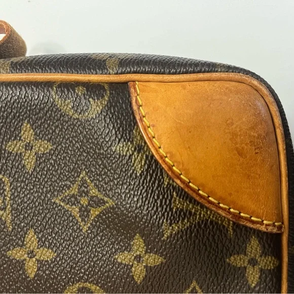 Louis Vuitton Monogram Briefcase with Leather Accents - Picture 9 of 16